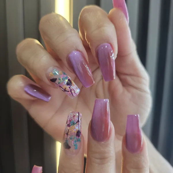 Lilac cat eye nails with mother-of-pearl accents