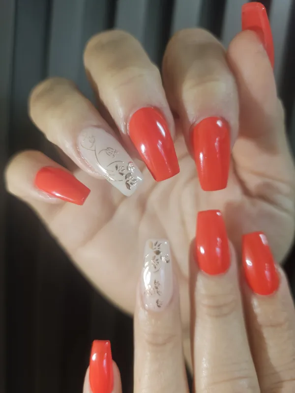 Coral and glitter square nails